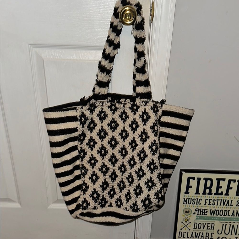 Black & white beach tote